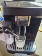 Ekspres DeLonghi Magnifica Evo