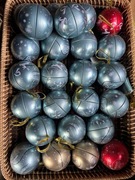 BOMBKI CHOINKOWA ,BOŻE NARODZENIE METALOWE OTWIERANE LINDT