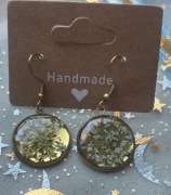 Kolczyki z żywicy i stali chirurgicznej