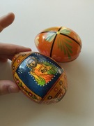 Zestaw dwóch drewnianych jajek wielkanocnych 