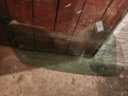 Szyba od prawych drzwi 