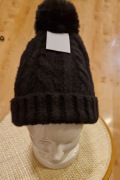 Damska zimowa CZAPKA  Sinsay z wełny z pomponem czarna nowa z metką