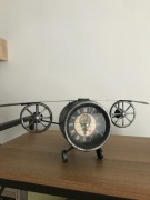 Zegar w kształcie samolotu..