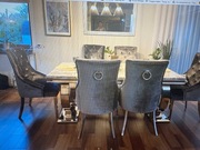 Stół do salonu z krzesłami