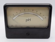 Miernik tablicowy z okresu PRL, wycechowany 2..12 pH, sprawny