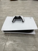 PlayStation 5 z dyskiem +2 pady opis