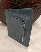 Niebieski mały pakowny skórzany portfelik