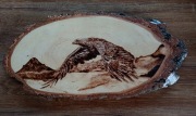 Pirografia. Ręcznie wypalany obraz z motywem Orzeł przedni. Plaster brzozy.