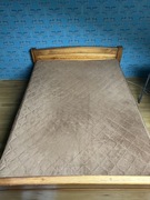 Łóżko 140x200 z materacem, solidna drewniana rama