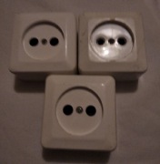 Gniazda zewnętrzne nad tynkowe