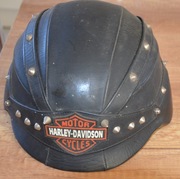 Kask, kamizelka, zestaw na motocykl.