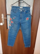 Piękne mom jeans z haftem czerwone kwiaty cropp 36