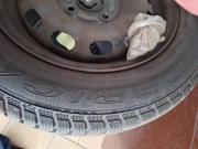 Sprzedam felgi stalowe z oponami zimowymi forda fiesta jak na zdjeciach