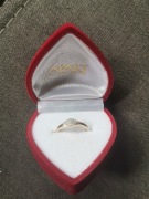 Pierścionek zaręczynowy Apart