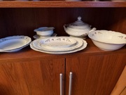 Zastawa obiadowa porcelanowa – komplet z wazą