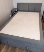 Używane łóżko kontynentalne