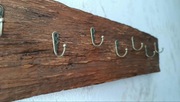 Wieszak na klucze ze starej deski
