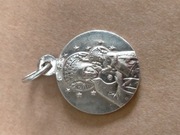 Srebrny wisiorek, medalik Matka Boska 