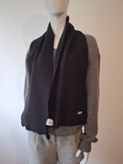 Lacoste czarny szalik polar