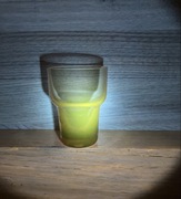 kieliszek pomaranczowy szklo ( nie - uranowe ) vintage prl