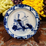 Ręcznie malowany talerzyk dekoracyjny z wiatrakiem - 12 cm - Delft Blue