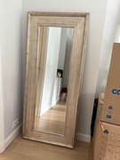 Lustro wiszące w drewnianej ramie  