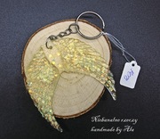 Brelok breloczek do kluczy z żywicy skrzydła