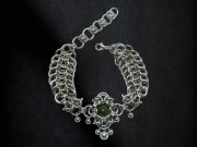 Gotycka bransoletka z chalcedonem, stal chirurgiczna, ręcznie robiona