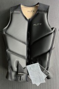 Flite Impact Vest – super kamizelka wake/efoil/jetski dla szczupłej osoby