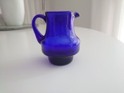 Kobaltowy mały  szklany wazon 