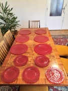 Piękne czerwone talerze z czasów PRL z prasowanego szkła 