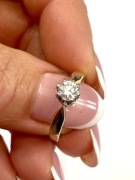 Pierścionek z brylantem 0,4 ct r.13