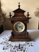 Zegar JUNGHANS ok. 1895 -1900  kapliczka eklektyczna orzech loft