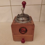 Ręczny młynek do kawy Vintage