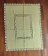 Żółto-kremowy obrus z koronką w kwiatki 128x160cm | PRL, vintage