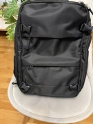 Solidny Plecak Podróżny na Laptopa, wodoodporny, USB, jak NOWY