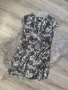 Szara kopertowa sukienka z marszczeniem plus size Nuance