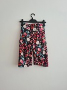 Czarne krótkie legginsy sportowe XS S 34 36 w kwiaty elastyczne spodenki