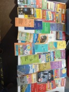 Zestaw map i przewodników 50 szt 