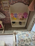 Laleczka w drewnianym domku handmade