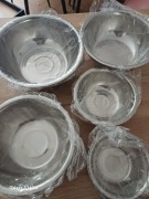 Miski mają od 24cm-14cm średnicy. Idealne na codzień i nadchodzące Święta