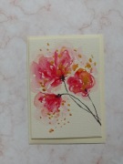 Kartka  ręcznie malowana z czerwonymi   kwiatami z dodatkiem złota akwarela