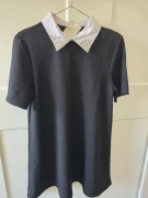 Czarna sukienka z ozdobnym kołnierzykiem. Roz .M