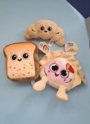 Nowy zestaw maskotek Gang Biedroniaków - Chleb, Pieróg, Rogalik