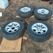 Felgi aluminiowe Toyota 17” + opony 265/65 R17 Bridgestone – komplet 4 szt.