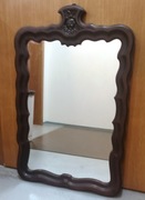 Lustro w drewnianej ramie