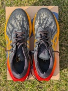 ASICS Novablast 3 Black/Amber r. 43.5 – super stan