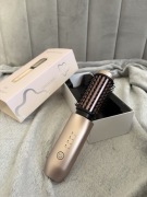 Bezprzewodowa szczotka prostująco-podkręcając