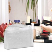 KOSMETYCZKA ELEGANCKA POSIADA 2 KIESZENIE WEWNĘTRZNE NA ZAMEK BIAŁA