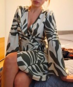 JDY Only sukienka kopertowa w liście roz.S